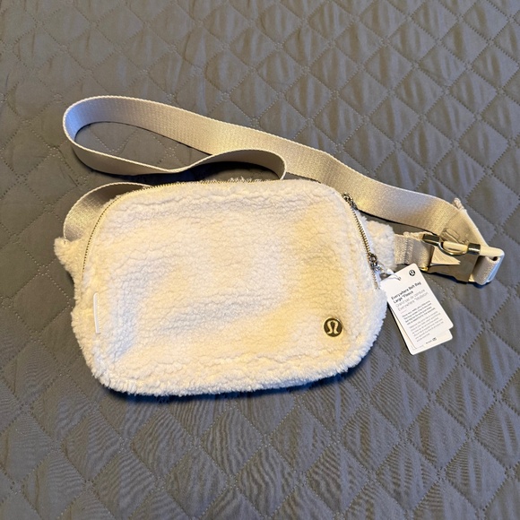 Lululemon Everywhere Belt Bag Large - White Fleece with Gold Accents - Picture 1 of 6